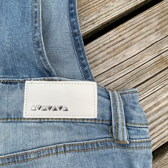 Dollhouse | Juniors' Jean short overalls - Picture 9 of 11